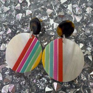 ParkerRose MOP earrings seashell 🐚 pearl with rainbow stripes and brown shell